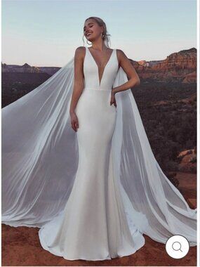 UNUSED! La Perle Meadows wedding dress, size 8